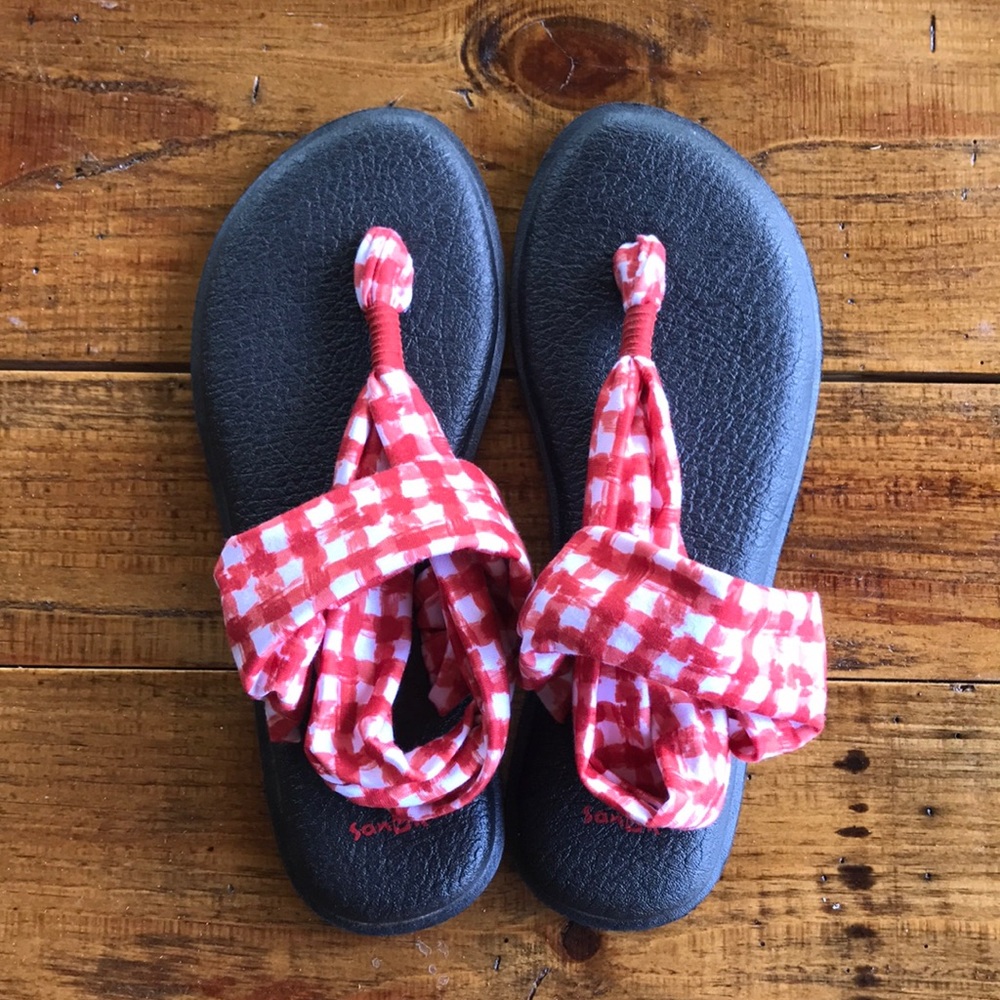 Red Gingham Sanuk yoga mat sandals